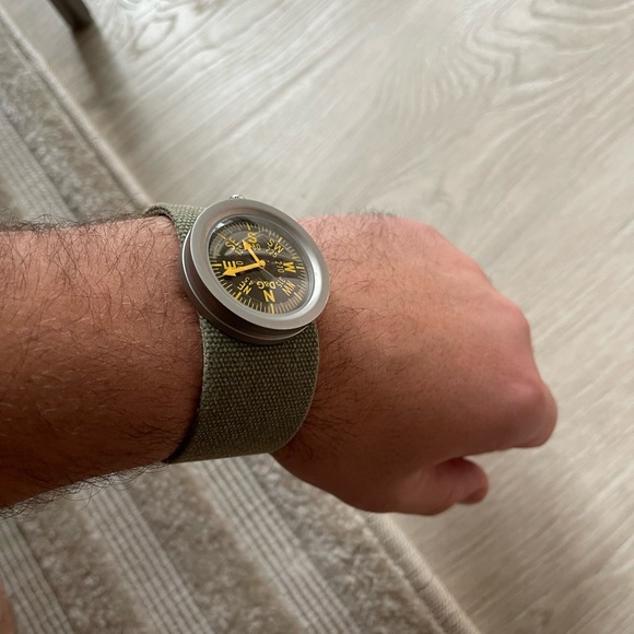 D&G Compass Watch with Velcro Band - Picture 7 of 7